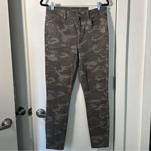 NWT American Eagle Next Level Hi-Rise Jegging (Camo) - Size 12